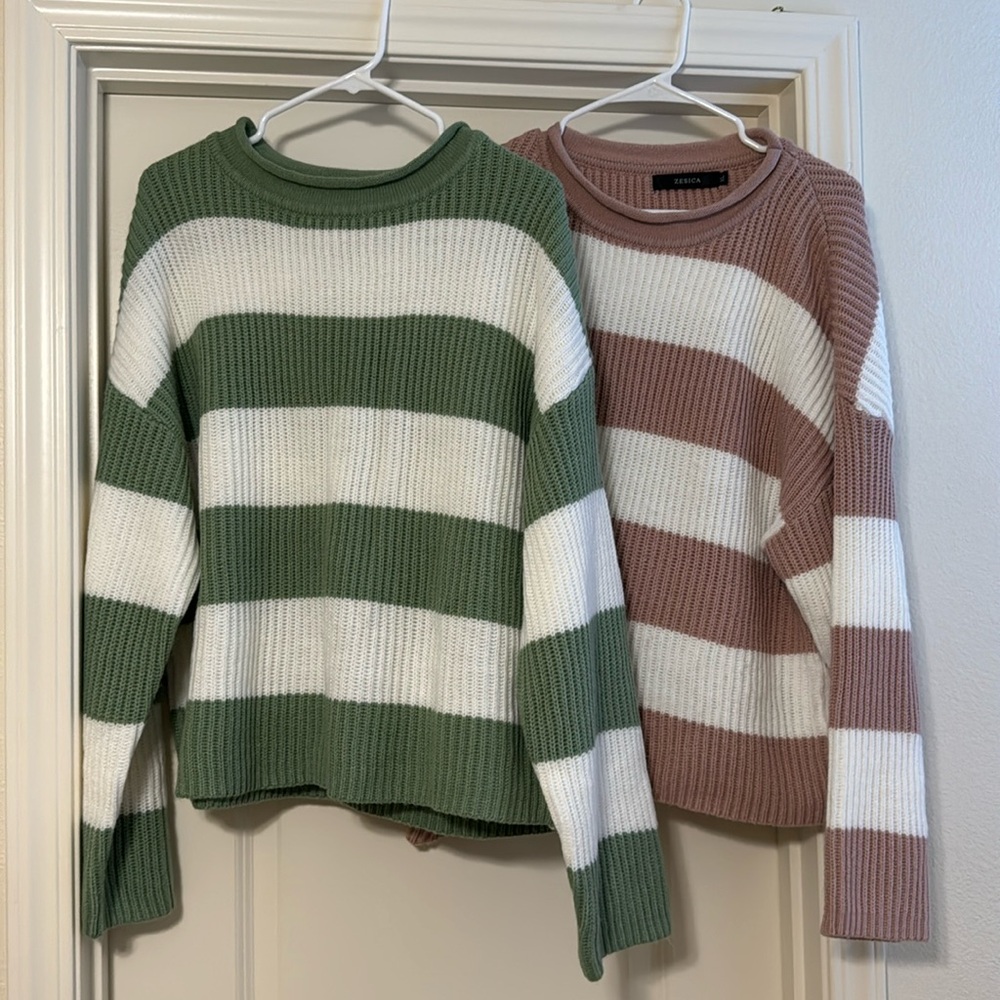 *LIKE NEW* 2 FOR 1 Sweaters